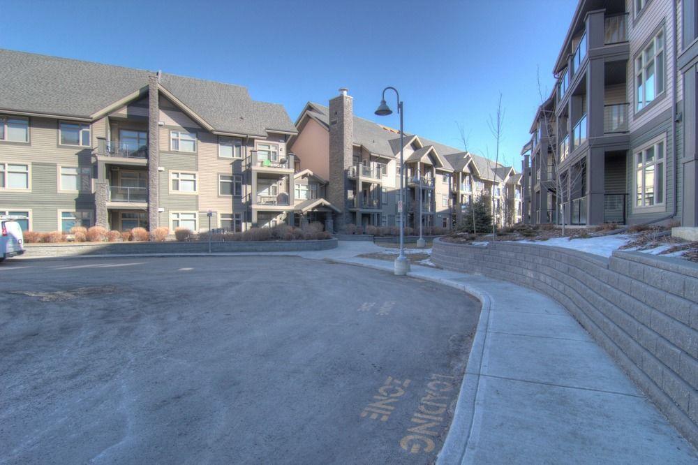 Pinnacle Inn & Suites Aspen Calgary Bagian luar foto