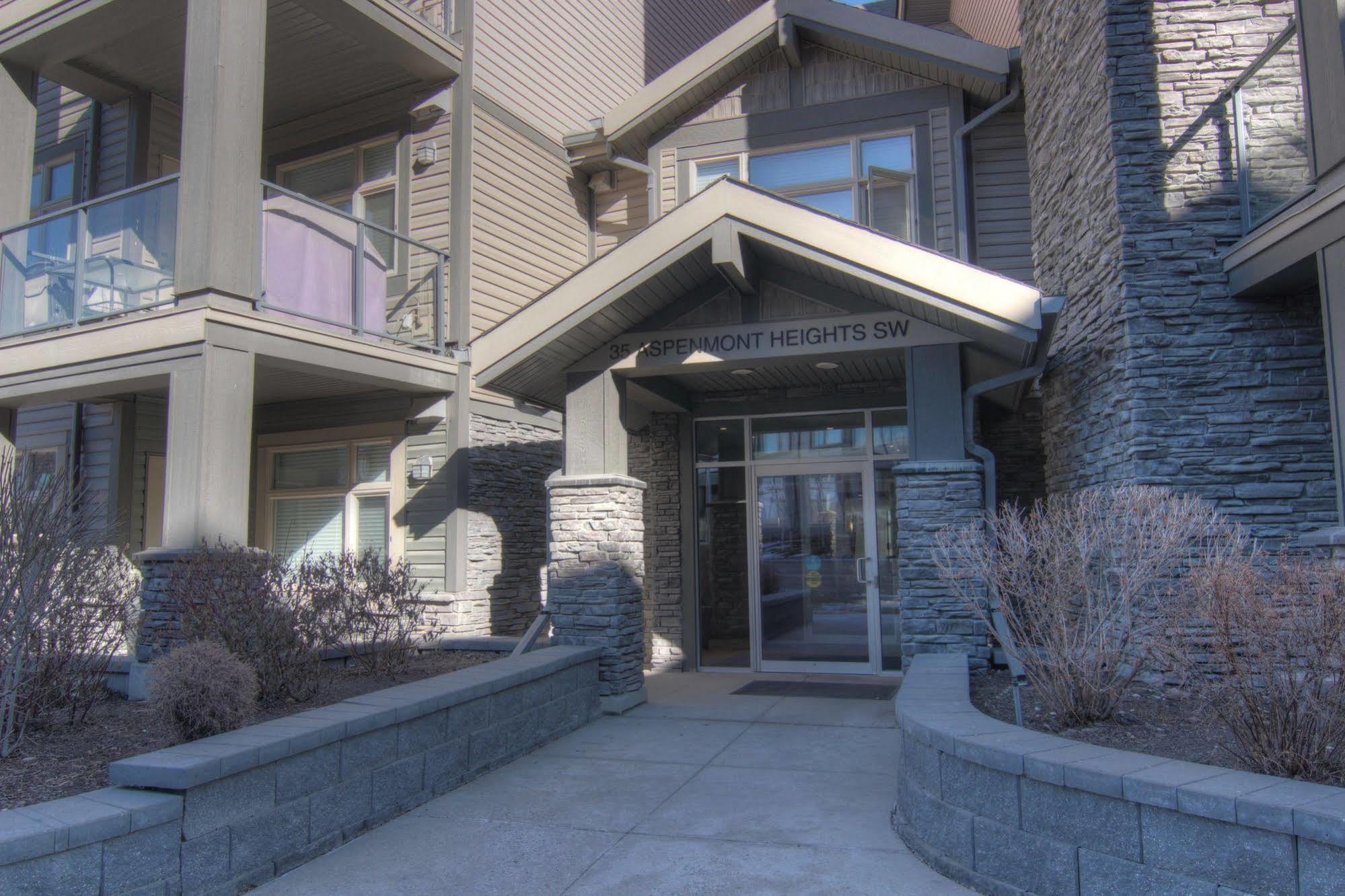 Pinnacle Inn & Suites Aspen Calgary Bagian luar foto