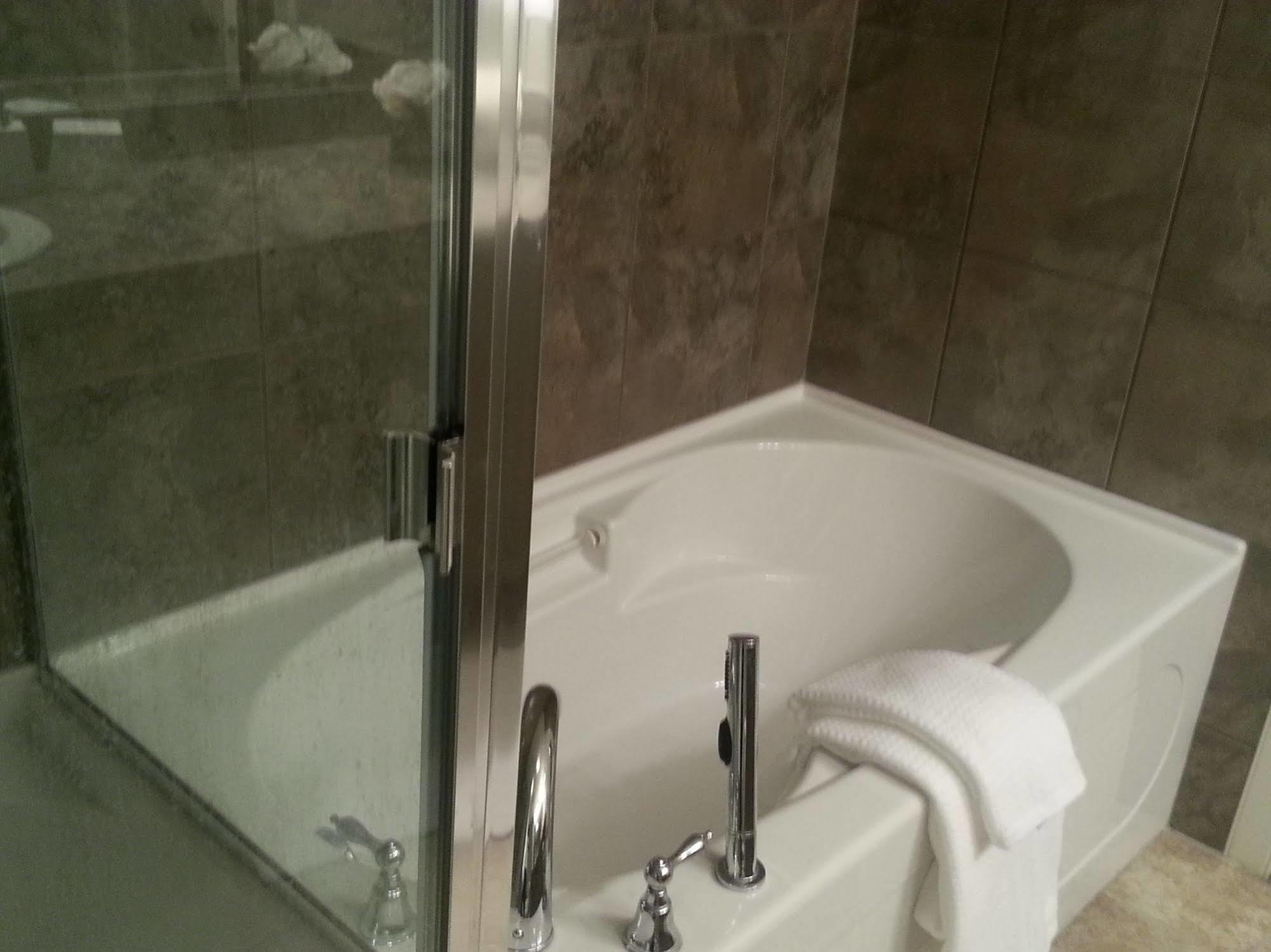 Pinnacle Inn & Suites Aspen Calgary Bagian luar foto