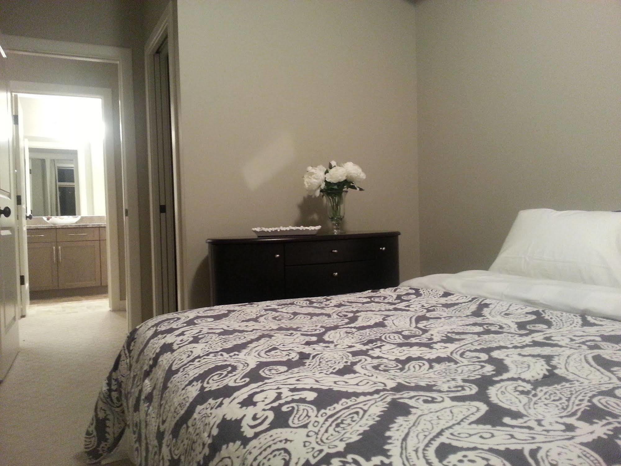 Pinnacle Inn & Suites Aspen Calgary Bagian luar foto